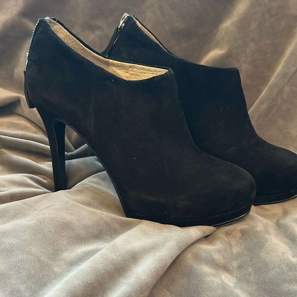 Nine West 7.5 high heels suede black shoes